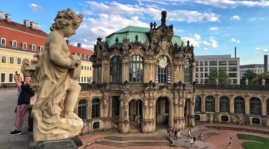 Book flights to Dresden in a few quick steps