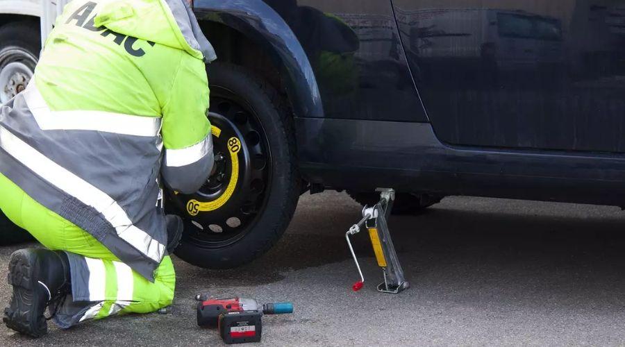 Are mobile tire fitting services available for emergency situations like flat tires?